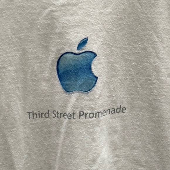 Vintage Apple t shirt Designed by Apple in California really good condition - Picture 2 of 5